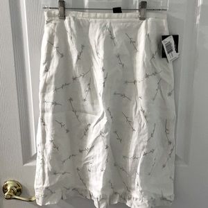Liz Claiborne petite size 8 embroidered  skirt